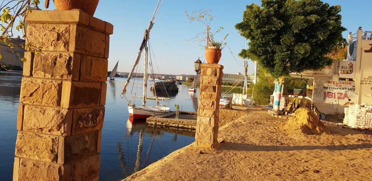 Taharka Nubian House Bed & Breakfast Aswan Bagian luar foto