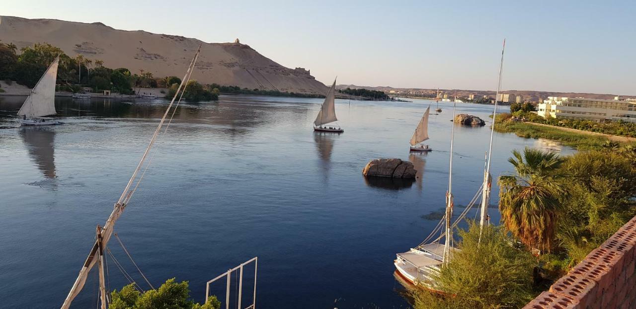 Taharka Nubian House Bed & Breakfast Aswan Bagian luar foto